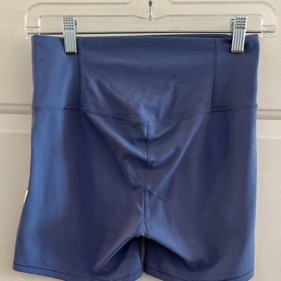 Vuori Woman's Active Wear Yoga Exercise Allthefeels 4" Shorts Sz med - Picture 3 of 7